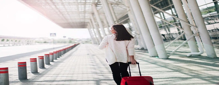 Budget travel tips for planning affordable trips, saving money for travel, and using smart travel budgeting strategies.